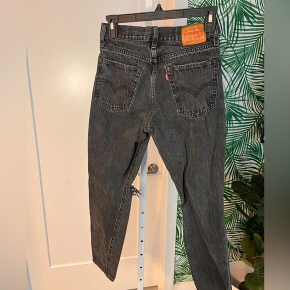 Levi’s Women’s Black Distressed Wedgie Straight Size 25 - Picture 5 of 12